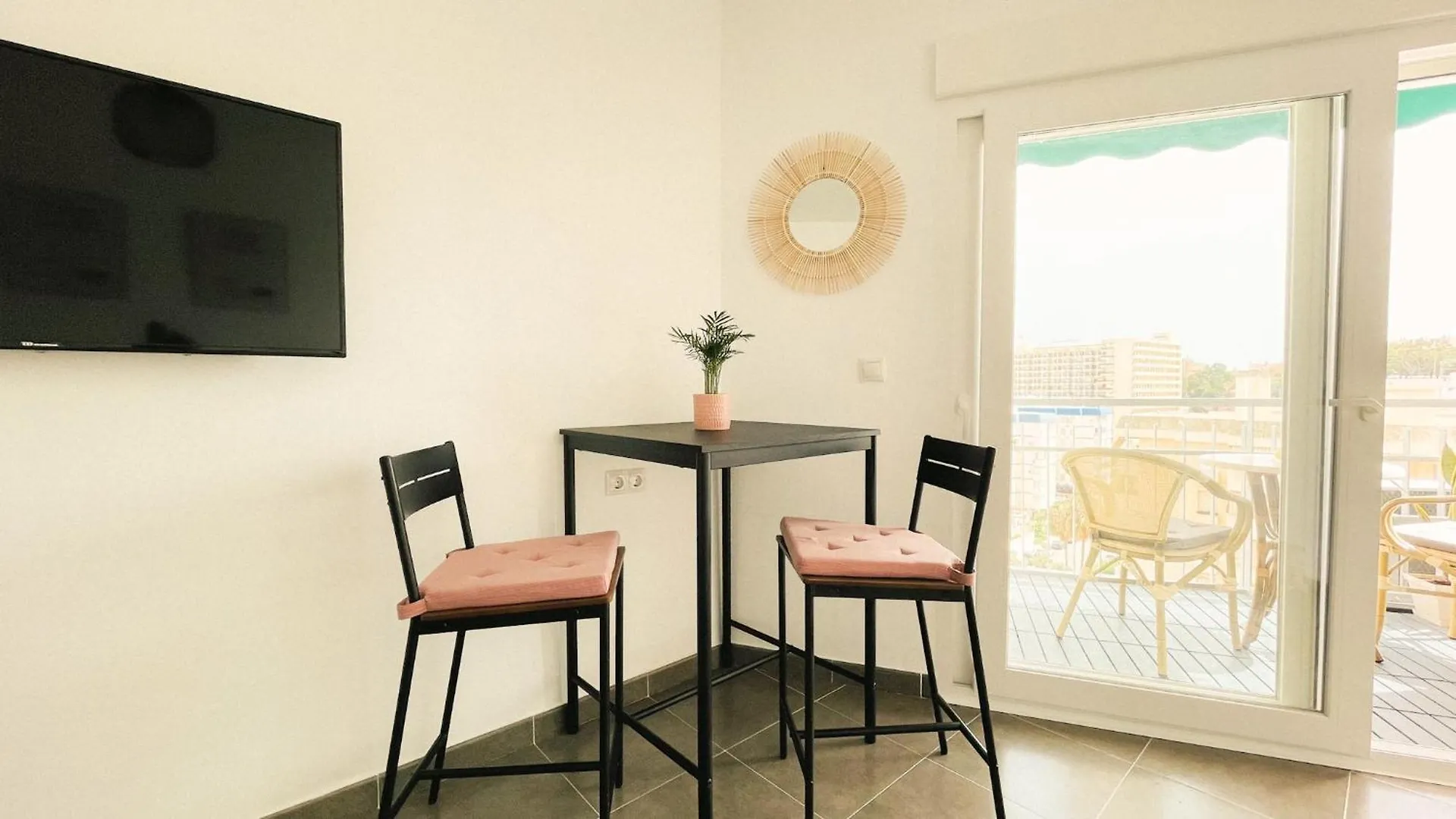 Vistas Al Mar A 1 Min De Playa Con Parkig Gratis Apartment Benalmadena Spain
